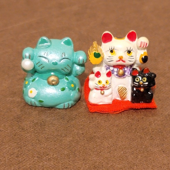 Maneki-neko Lucky Cat Mini Figures - Picture 2 of 11